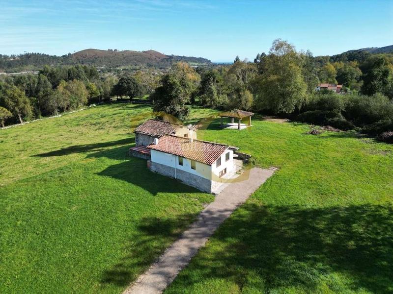 Foto b178c867-7d4a-4b4a-a09c-b4364fcfc0cc. Casa espectacular propiedad a 4 kilómetros del centro . en Llanes