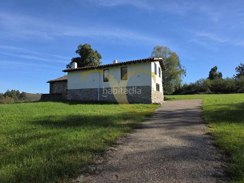 Foto f48578e7-e06a-43b2-b27a-e6b5c6ba7a26. Casa espectacular propiedad a 4 kilómetros del centro . en Llanes