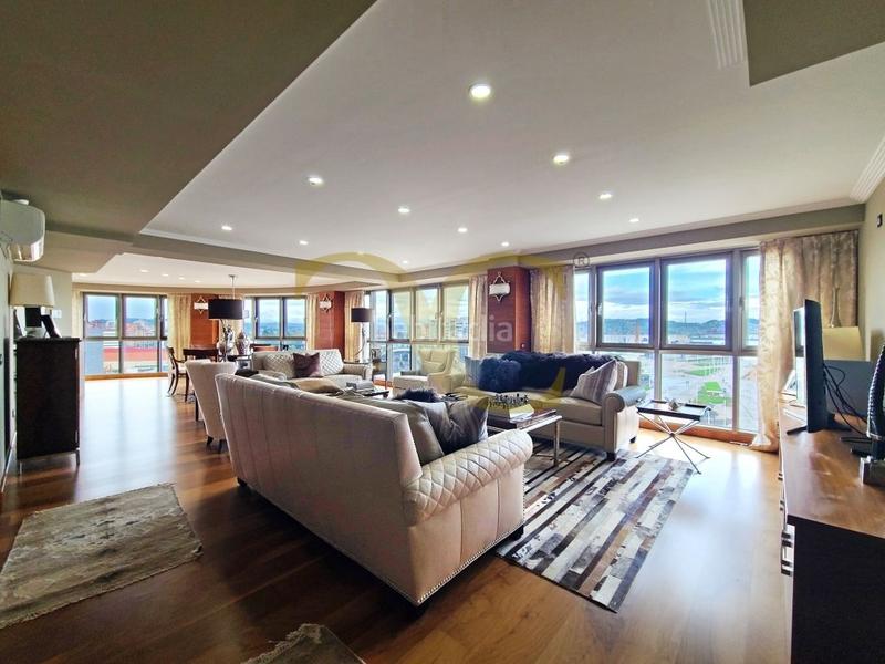 Foto 46c4d906-002e-4816-a67c-f97c4aa79477. Pis amb calefacció aparcament a Centro Gijón