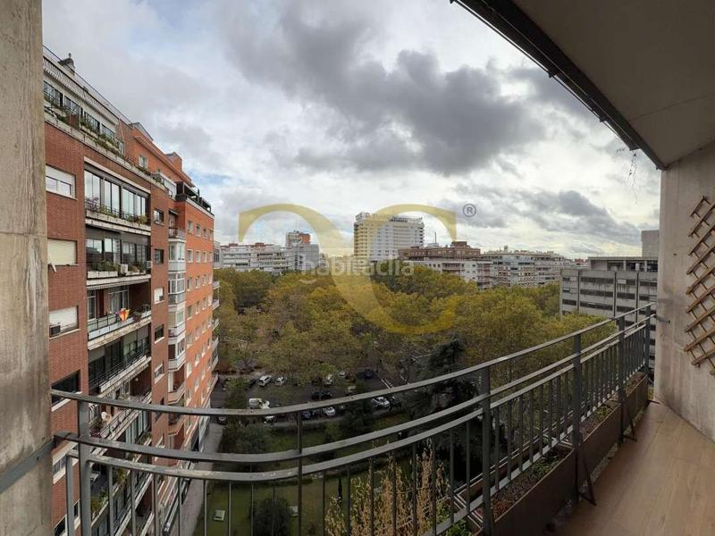 Foto f614ecc5-607a-4a58-b888-2d30638e1a32. Alquiler piso magnífico piso reformado en Nueva España. en Madrid