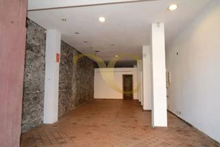 Local Comercial  Calle rodrigo grossi. Magnífica oportunidad para emprender o invertir.