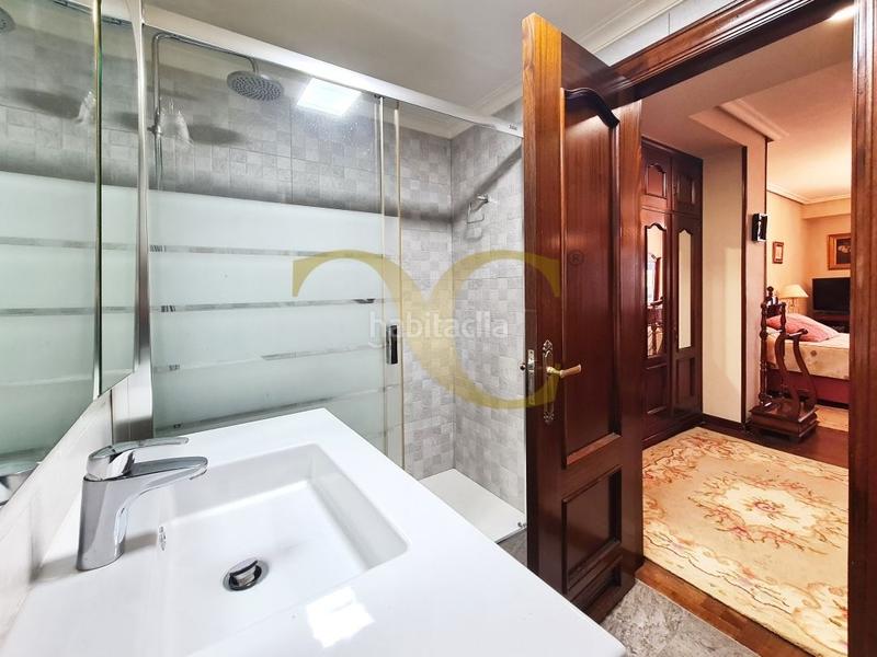 Foto 0d97bd98-9956-406e-89ca-bee47bbcf17d. Etagenwohnung mit heizung in Centro Gijón