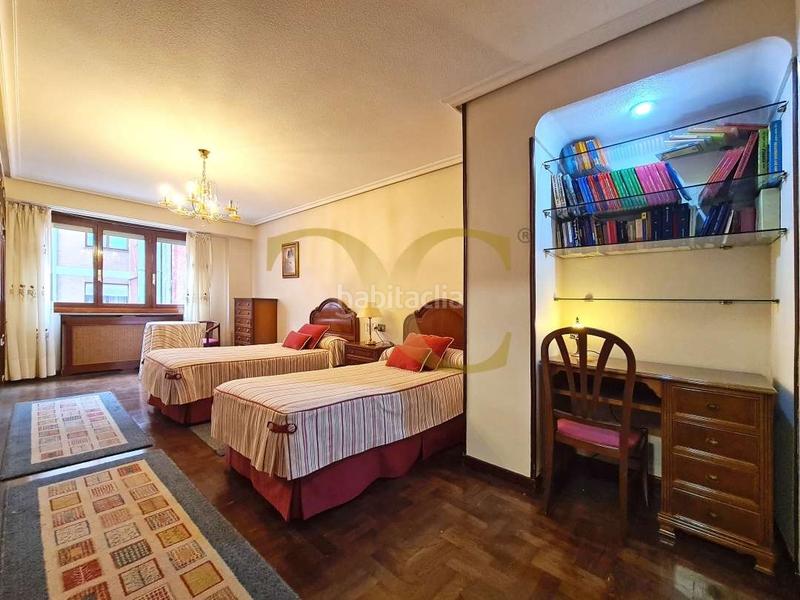 Foto 34c11f19-0e4f-45ed-814a-101e98612998. Etagenwohnung mit heizung in Centro Gijón