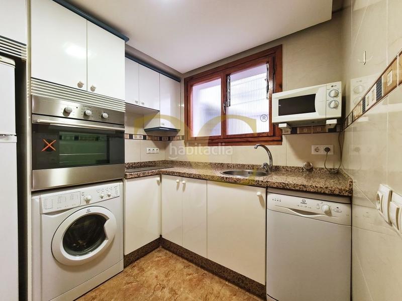 Foto c22b89ce-2a3f-4ae9-b70b-591a8b9dff8c. Miete etagenwohnung mit heizung in Parque San Francisco - Uría Oviedo