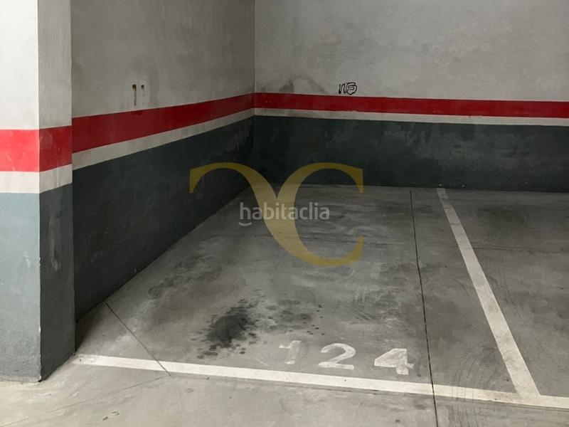 Foto 3d0f9f9d-e666-41e5-8ddb-d5110a7b7c2d. Alquiler parking coche alquiler plaza de garaje a un paso del centro en Llanes