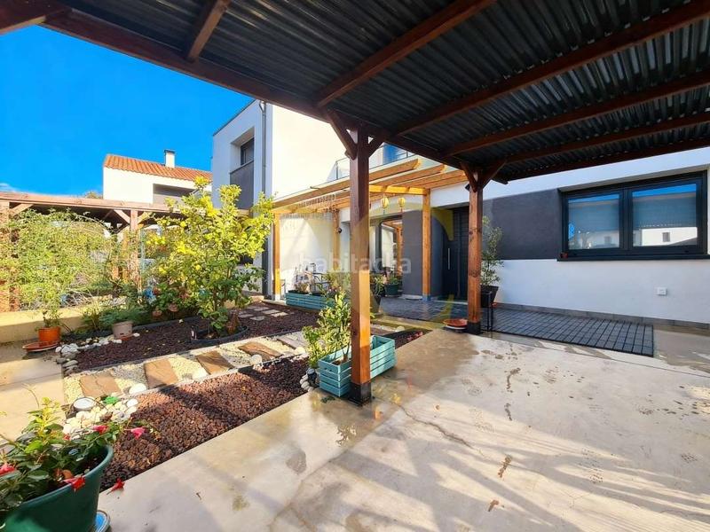 Foto ba70b933-09f9-47dd-aefb-a610b930ec16. Semi detached house with heating in Noreña