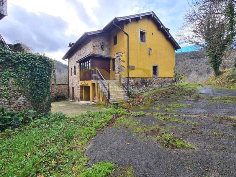 Foto 0c886f7c-298c-4cdd-8903-90b05930972e. Xalet amb aparcament a Valdés