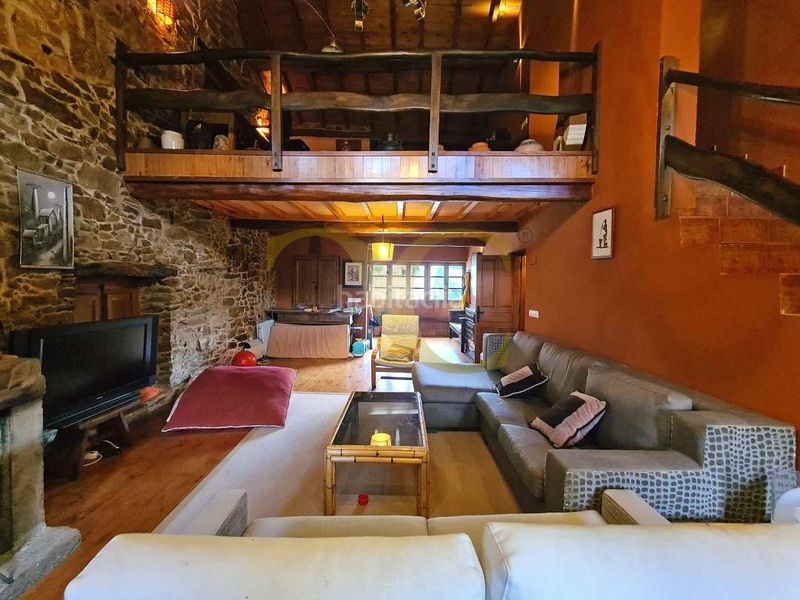 Foto 1180ed1d-3685-4048-9cc2-e5155b5f8f2f. Xalet amb aparcament a Valdés