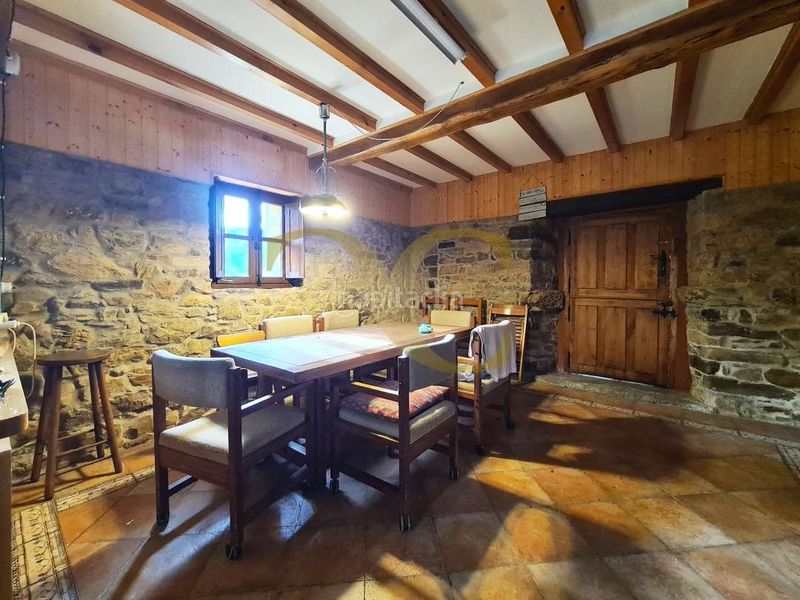 Foto 2f79ef13-297e-4385-976e-7fce786da35a. Xalet amb aparcament a Valdés