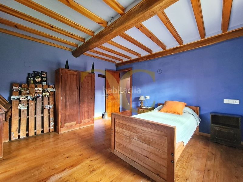 Foto 32201f91-a36d-4509-b2e1-0669f3d955bc. Xalet amb aparcament a Valdés