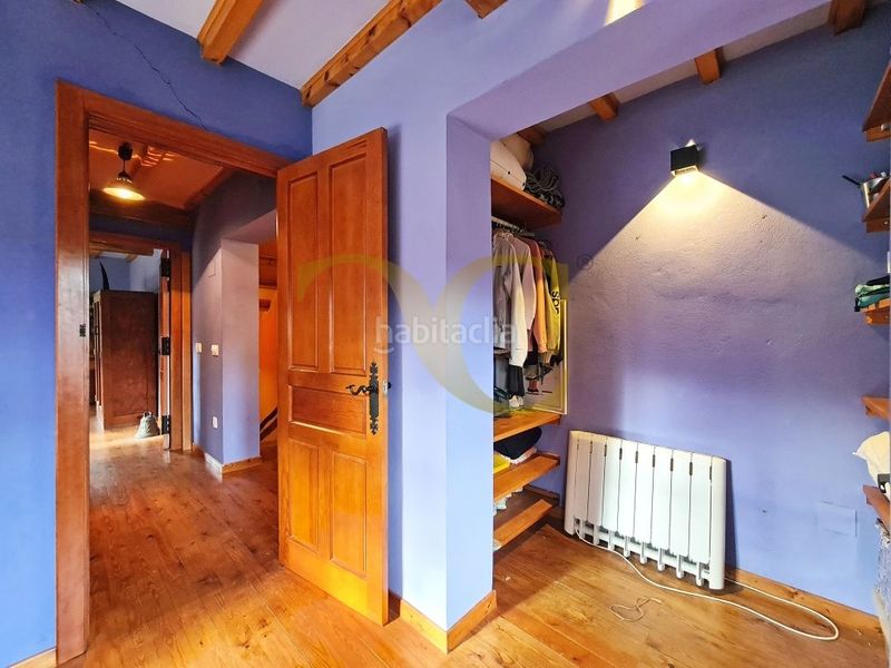 Foto 4de831e2-783c-40d1-8c0d-b80047caa7ad. Xalet amb aparcament a Valdés