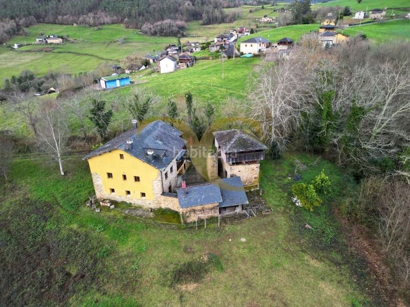 Foto 5203f7ec-a9c9-497a-bc7f-bd8d121a84b0. Xalet amb aparcament a Valdés