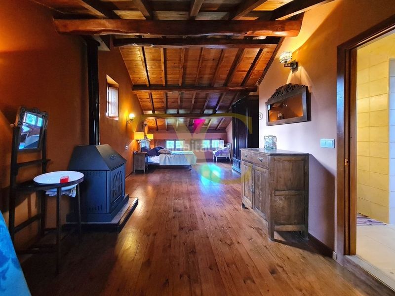 Foto 5c95cac0-0b77-4fe3-8a2f-36c249155472. Xalet amb aparcament a Valdés