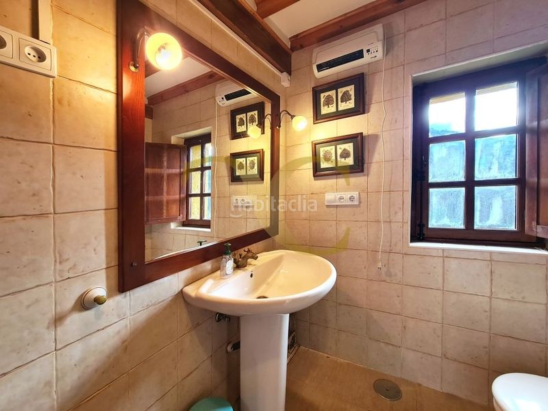 Foto 767db1db-e729-4fe1-a0a9-7d3fa036877e. Xalet amb aparcament a Valdés