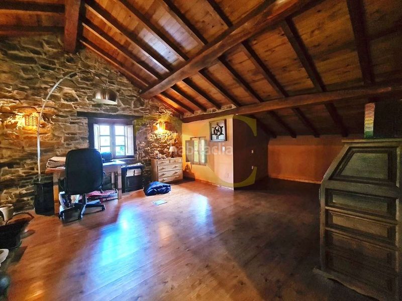 Foto 7c7afb91-b983-4df8-865f-d3c227d5d490. Xalet amb aparcament a Valdés