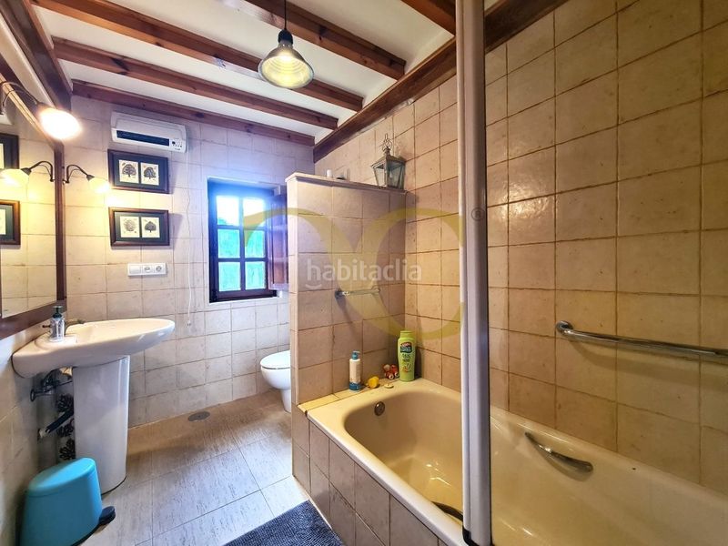 Foto 80ce6688-0ea2-4d22-87cd-42f27a69683c. Xalet amb aparcament a Valdés