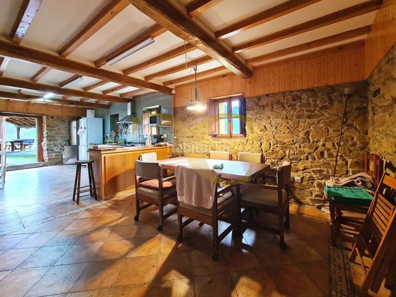 Foto 8ef12bd5-77dc-4bf5-a8e8-68e1019f56e3. Xalet amb aparcament a Valdés