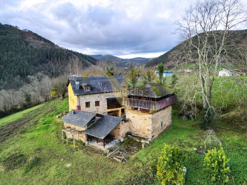 Foto 98b77613-c98c-4226-a7f8-8a3f5f45f1f5. Xalet amb aparcament a Valdés