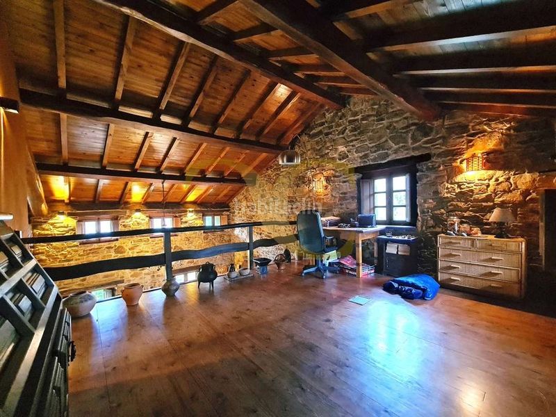 Foto a2b742d0-3049-4f26-9a20-e16554b1415f. Xalet amb aparcament a Valdés