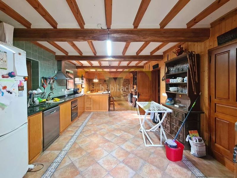 Foto c8857a90-c794-4c70-af1d-e0d7988c9cb5. Xalet amb aparcament a Valdés