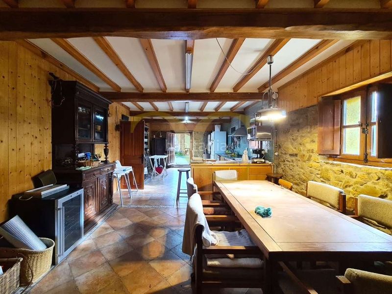 Foto da437833-7ef8-45b4-8b28-8dde336189be. Xalet amb aparcament a Valdés