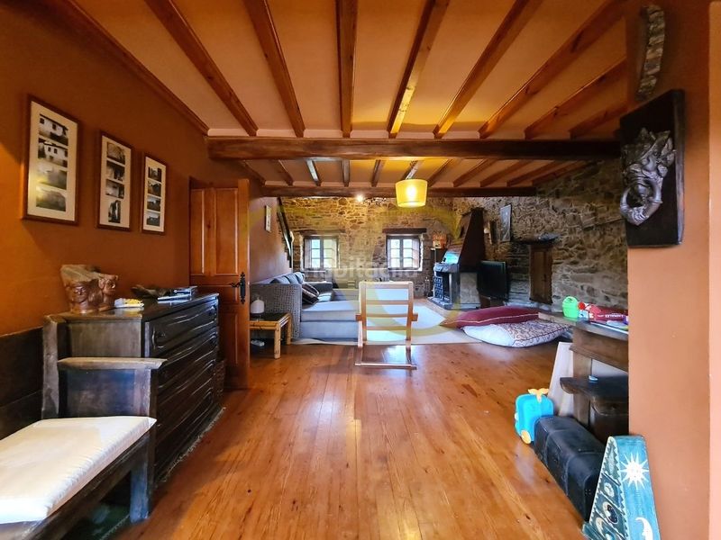 Foto e698b72a-45ab-42a9-b2ef-eaeb067bf15e. Xalet amb aparcament a Valdés