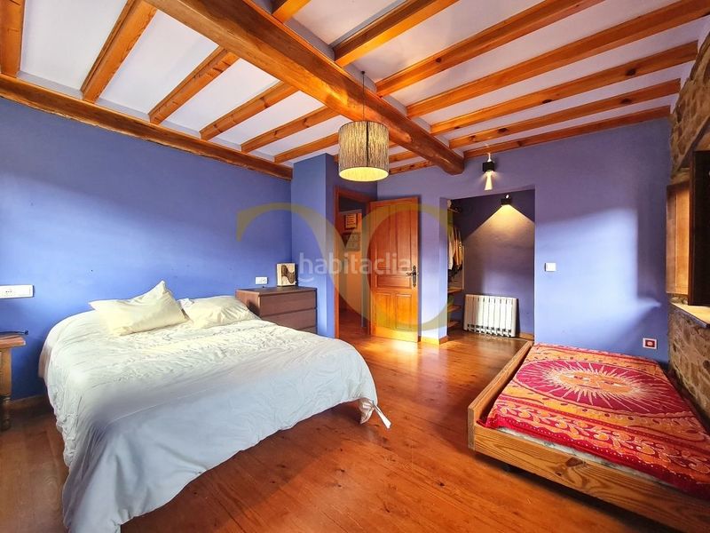 Foto eb8759f4-9917-401e-a9d6-00d713025b5a. Xalet amb aparcament a Valdés