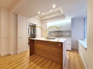 Pis  Calle uría. Exclusiva precioso apartamento a estrenar en la calle uría de gi
