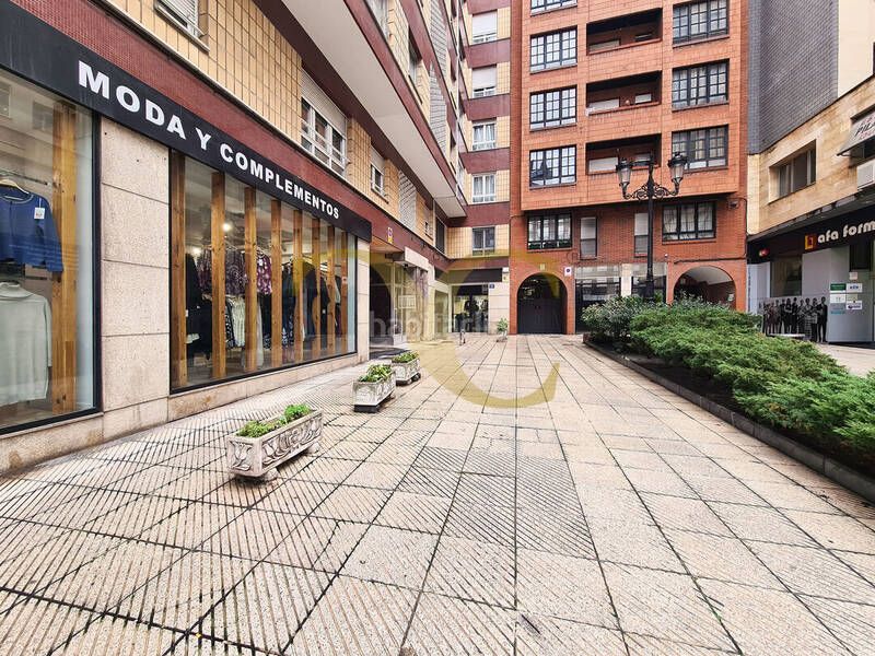 Foto 10046f49-5fa0-4bc1-8871-4932a14151c7. Aparcament cotxe a Salesas - Foncalada - Campoamor Oviedo