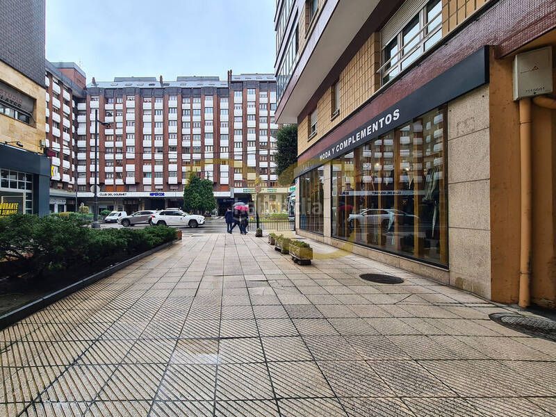 Foto f1ffde1f-e886-4847-a11b-66ee76086cfa. Aparcament cotxe a Salesas - Foncalada - Campoamor Oviedo