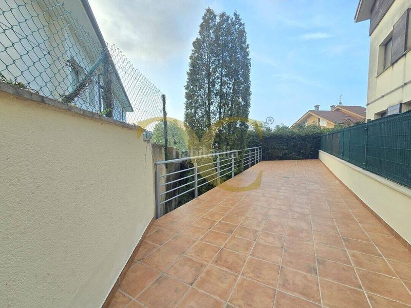 Foto ae7744fb-781b-4741-8d7d-cc28f952b761. Pis amb calefacció aparcament a Pría-Nueva-Hontoria-Naves Llanes