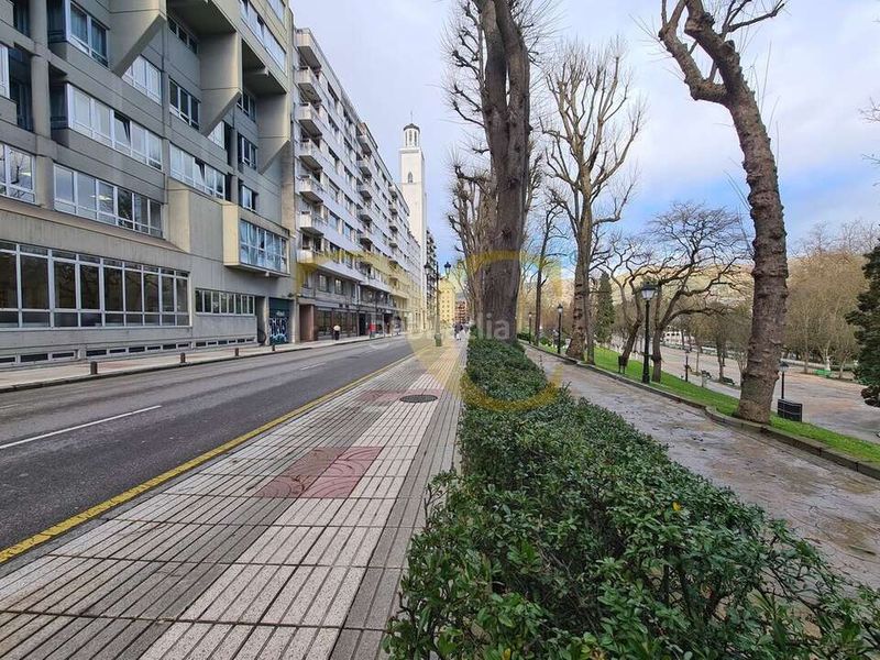 Foto a10bd922-da93-42b8-b91a-574e83c545a6. Pis amb calefacció aparcament a Parque San Francisco - Uría Oviedo