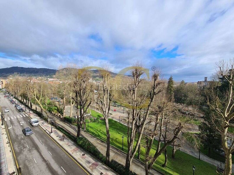Foto ce7b6a68-d6cb-4f95-b287-08261c5ba763. Pis amb calefacció aparcament a Parque San Francisco - Uría Oviedo