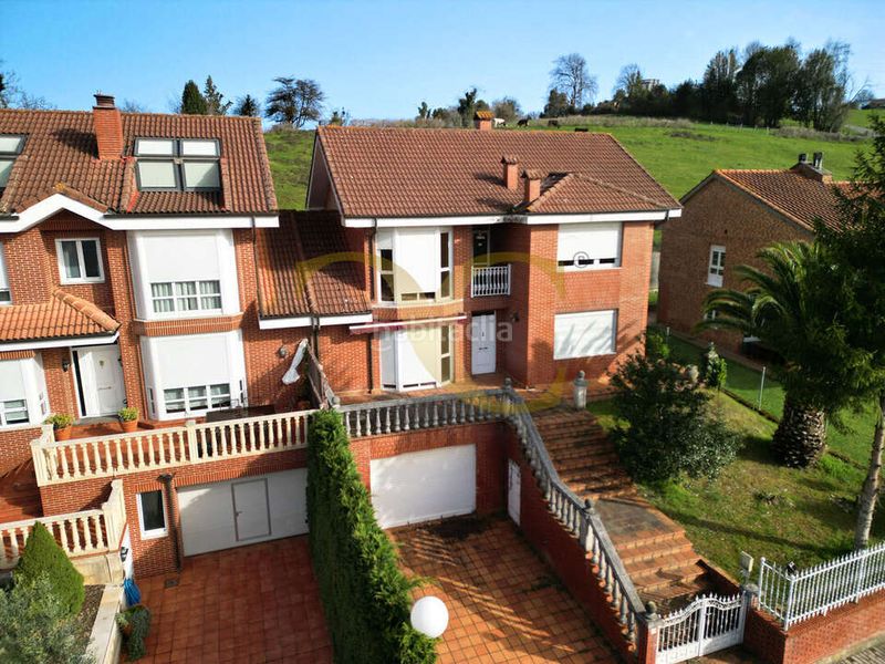 Foto 0a60a892-09e1-453b-a7ae-f5eb0c386d4a. Casa amb calefacció aparcament a la pola Siero Siero