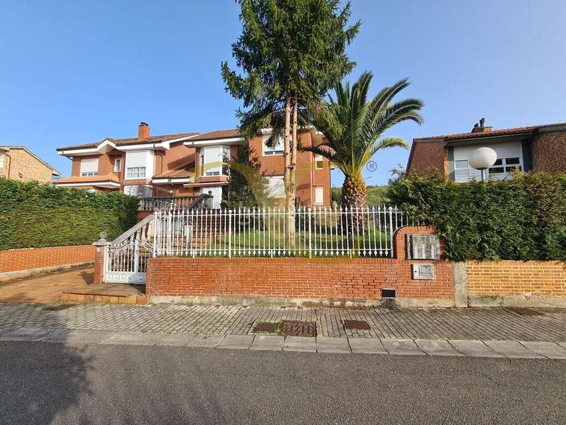 Foto 11797e36-ea1b-433d-b817-7f8001889bbd. Casa amb calefacció aparcament a la pola Siero Siero