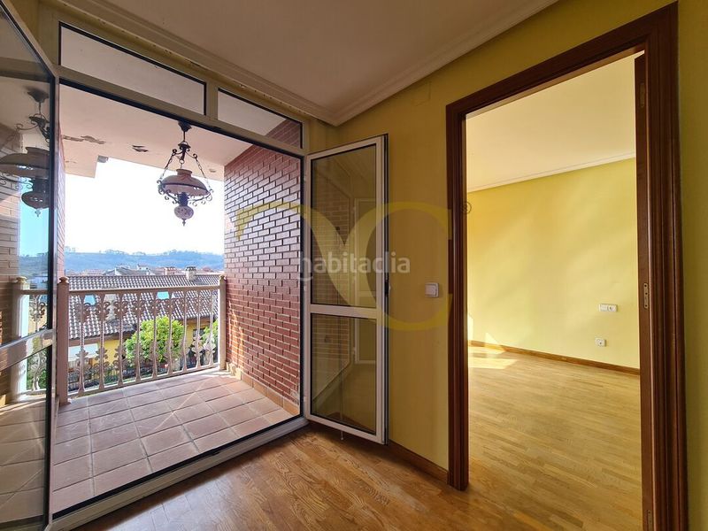 Foto 12d7f18f-50b2-4e27-8927-5c45130c3f25. Casa amb calefacció aparcament a la pola Siero Siero