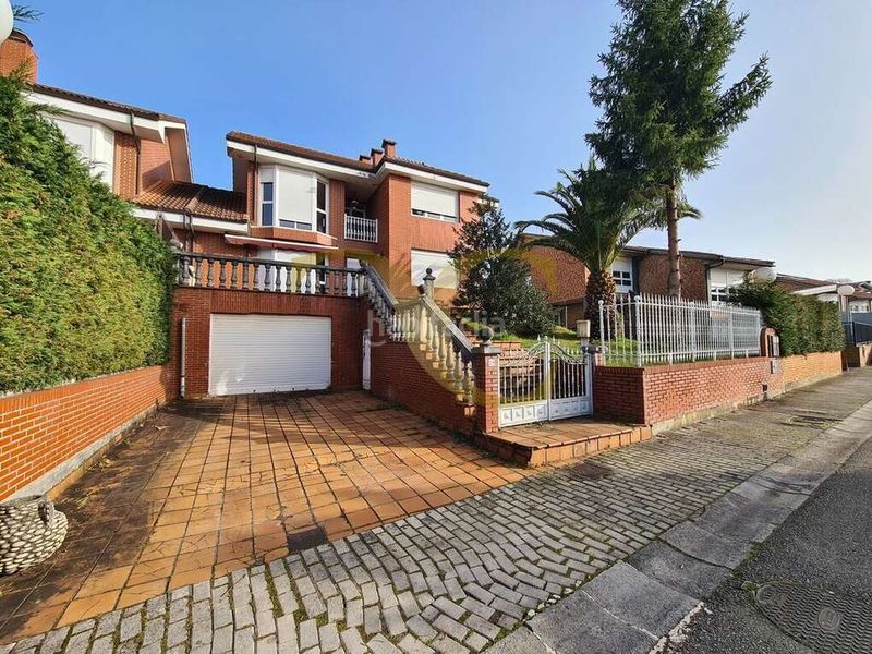 Foto 770a8107-32d2-40e2-ae08-1ad0845c9ea1. Casa amb calefacció aparcament a la pola Siero Siero