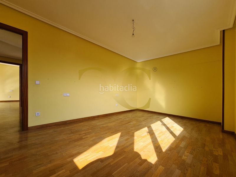 Foto c19d3daf-8d44-4942-89c5-2620c214de34. Casa amb calefacció aparcament a la pola Siero Siero