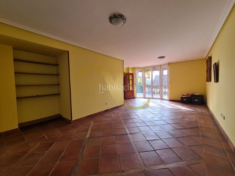 Foto cb9883f2-a68d-4ad3-8110-af1ea2ab2c49. Casa amb calefacció aparcament a la pola Siero Siero