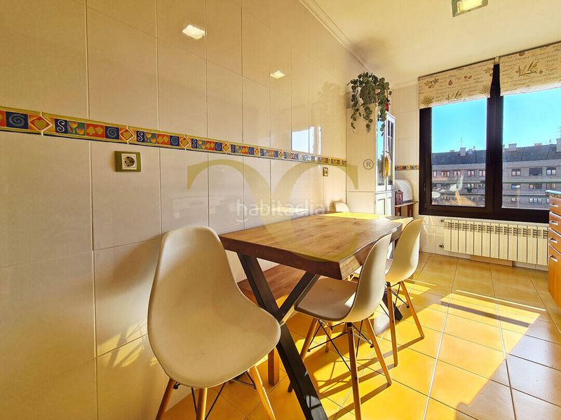 Foto eb85a02e-bb2e-435e-99ba-eed760e75f1a. Pis amb calefacció aparcament a La Calzada Gijón