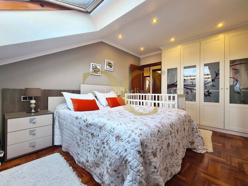 Foto 1b9c1f80-d55d-44e7-be7c-4eb380abd635. Àtic amb calefacció aparcament a Llano Gijón