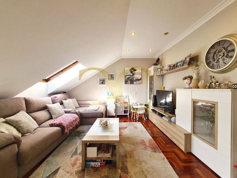 Foto 2123152f-eb8a-4d39-aa4b-39e682c1b8eb. Àtic amb calefacció aparcament a Llano Gijón