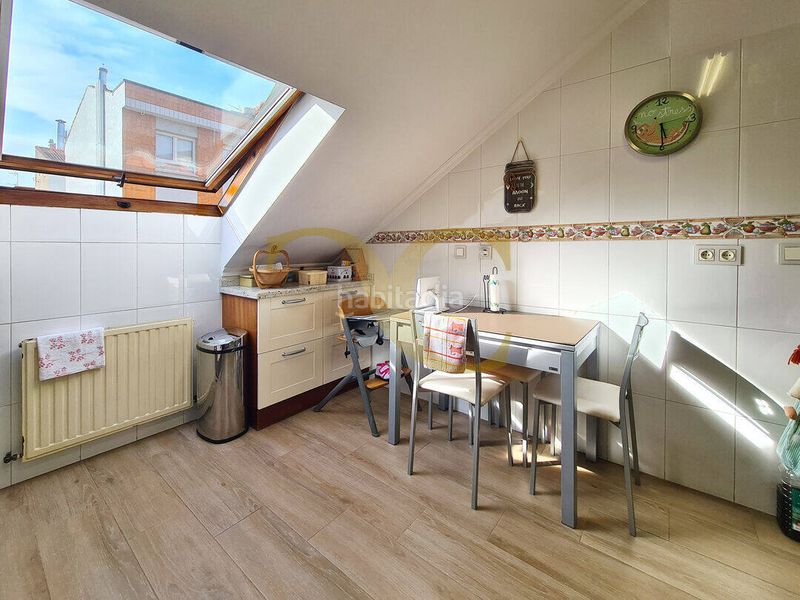 Foto 42779f32-e04d-48f0-b9fe-0df2a97ac0ef. Àtic amb calefacció aparcament a Llano Gijón