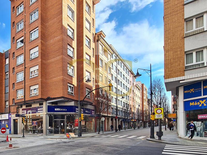 Foto 77a29d0f-b7d8-493d-844a-489c2f5d993f. Àtic amb calefacció aparcament a Llano Gijón