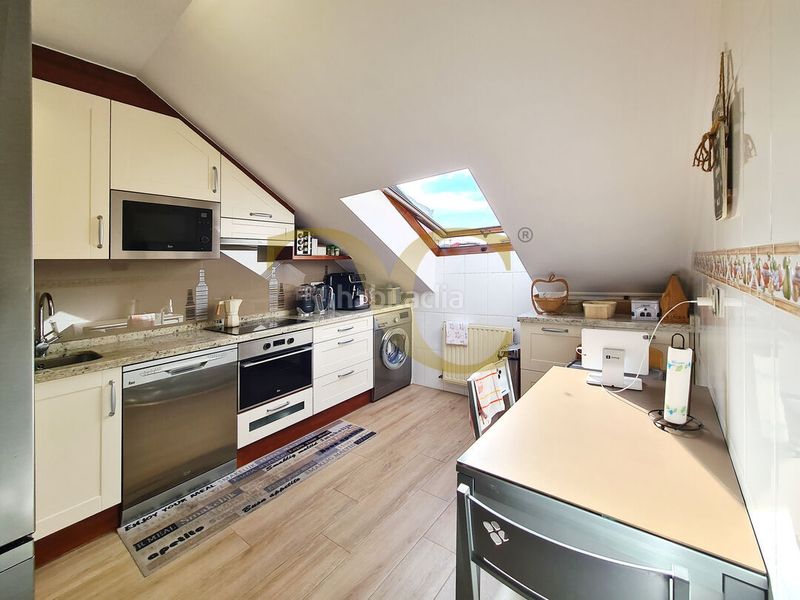 Foto 926cc0ff-dcf6-4d4d-a165-e5c92ae8bbf2. Àtic amb calefacció aparcament a Llano Gijón