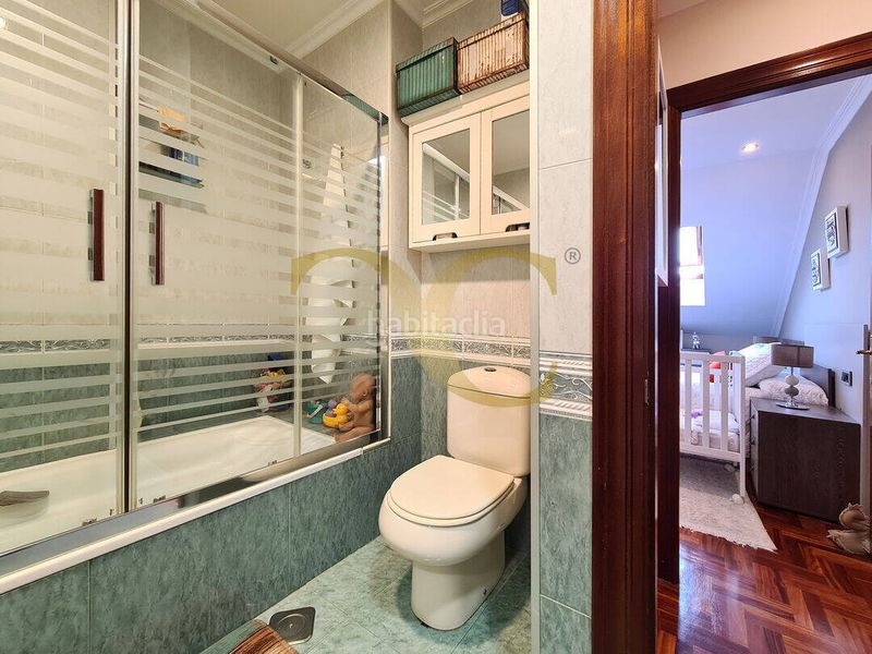 Foto a0f1b080-a23d-4295-91c9-98430b640831. Àtic amb calefacció aparcament a Llano Gijón