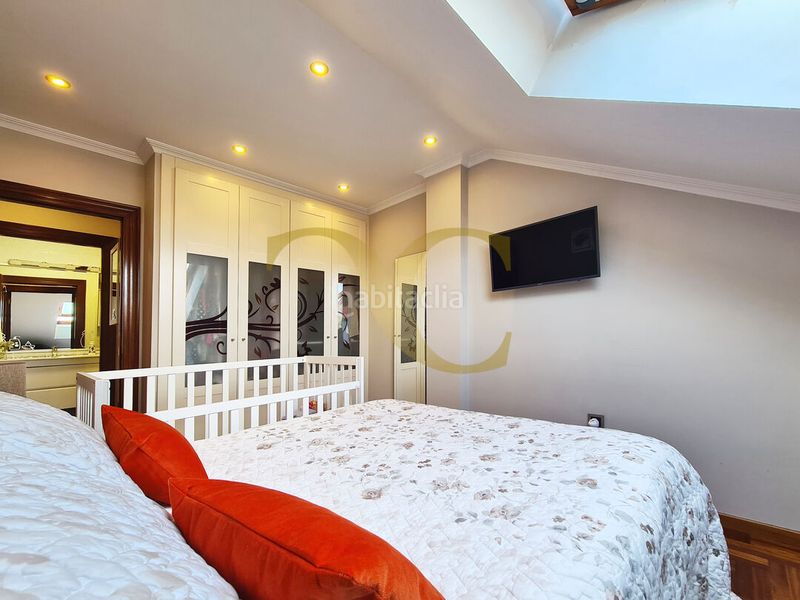 Foto b6369136-4343-450b-acd5-c86df69a4a5f. Àtic amb calefacció aparcament a Llano Gijón