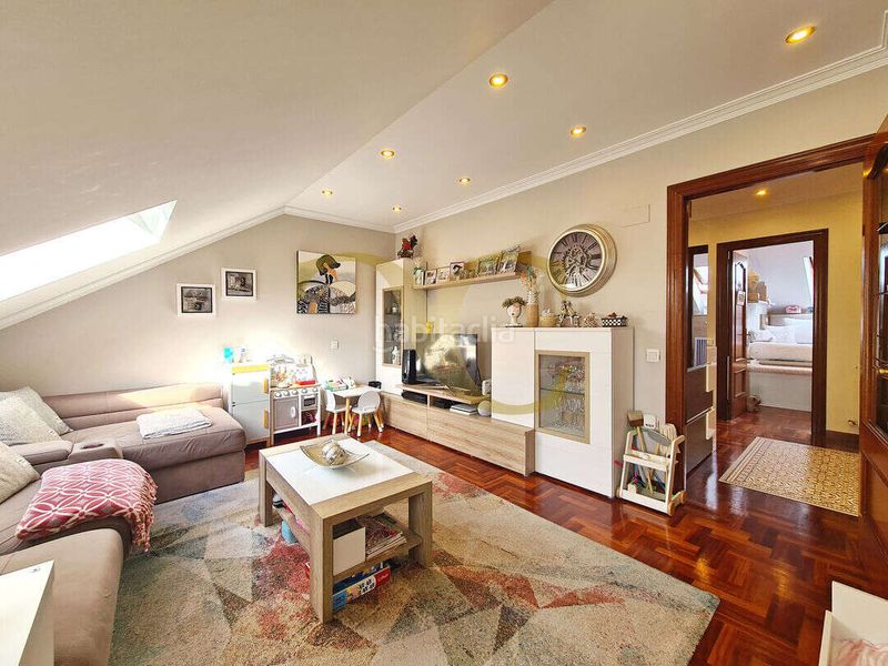 Foto e9de7703-80fa-4d4c-92cb-bc52367d3367. Àtic amb calefacció aparcament a Llano Gijón