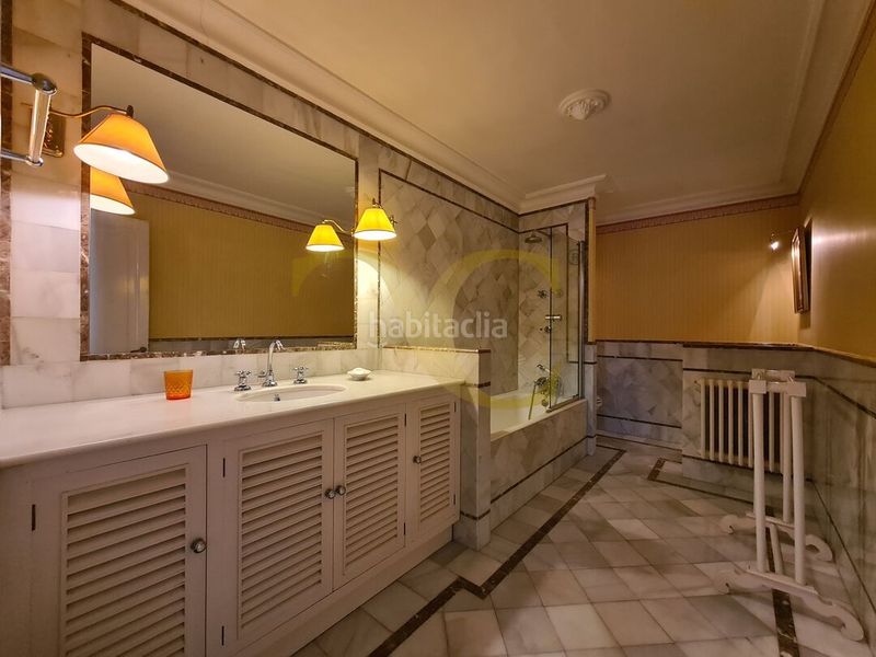 Foto 11aef252-503a-4901-aa85-73bbbfd194d5. Casa amb calefacció aparcament a Somió Gijón