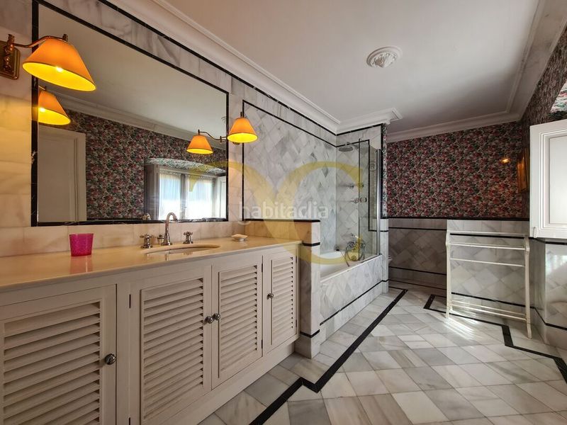 Foto 16eac346-c253-4619-a7df-56e8634e2fe6. Casa amb calefacció aparcament a Somió Gijón